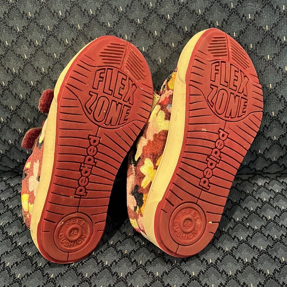 RoseGold/Floral Pediped Sneakers, Size 7.5-8 Toddler - Picture 2 of 9